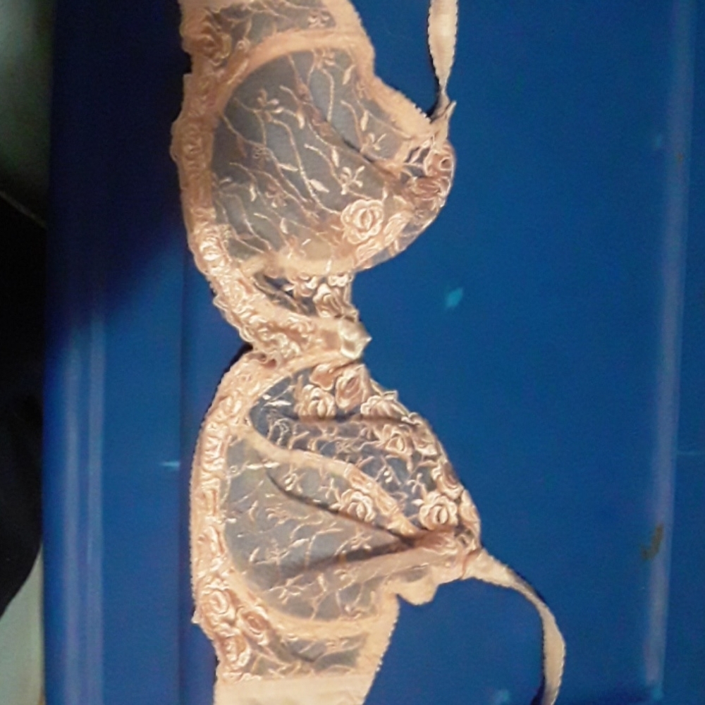 A rose color bra. New without tags
